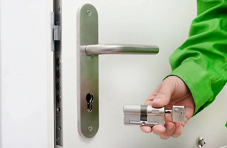 Que es el lock snapping - Cómo cambiar la cerradura de una puerta blindada