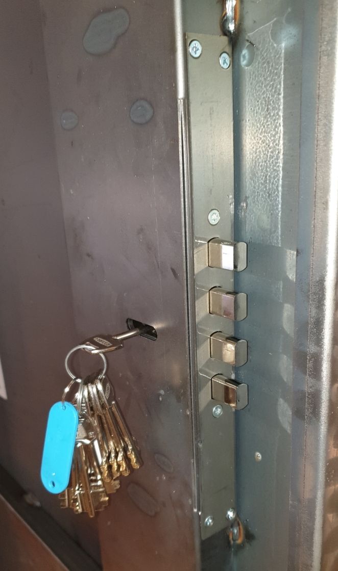 cerradura anti okupa - Instalacion cerraduras para puertas antiokupas