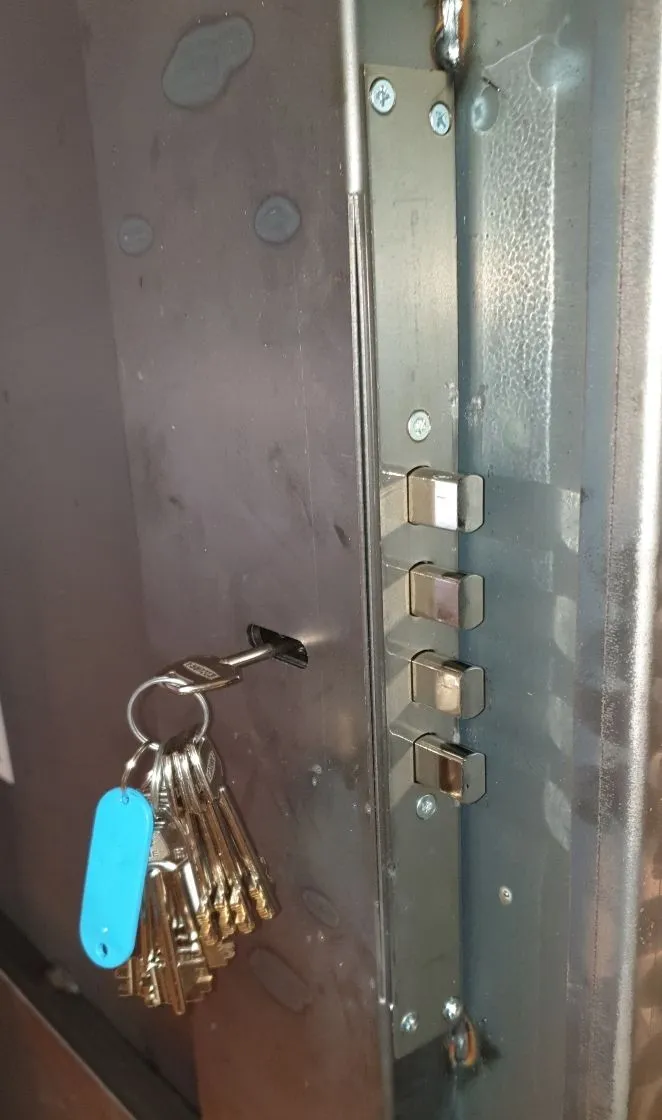 cerradura anti okupa - Instalación cerraduras para puertas antiokupas