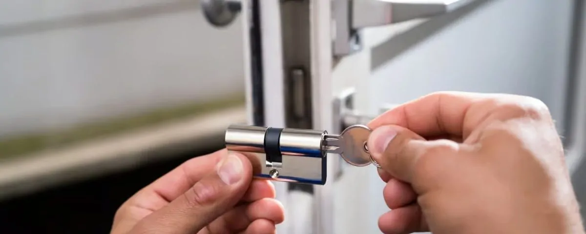 Que empresas ofrecen los mejores servicios de cambio de cerraduras Mataro 1200x480 - ¿Qué empresas ofrecen los mejores servicios de cambio de cerraduras en Mataró?